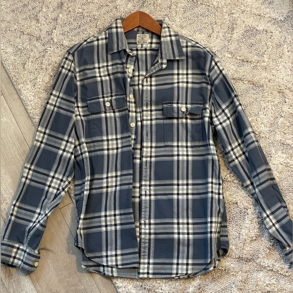 Lightly worn mens J.Crew plaid flannel.